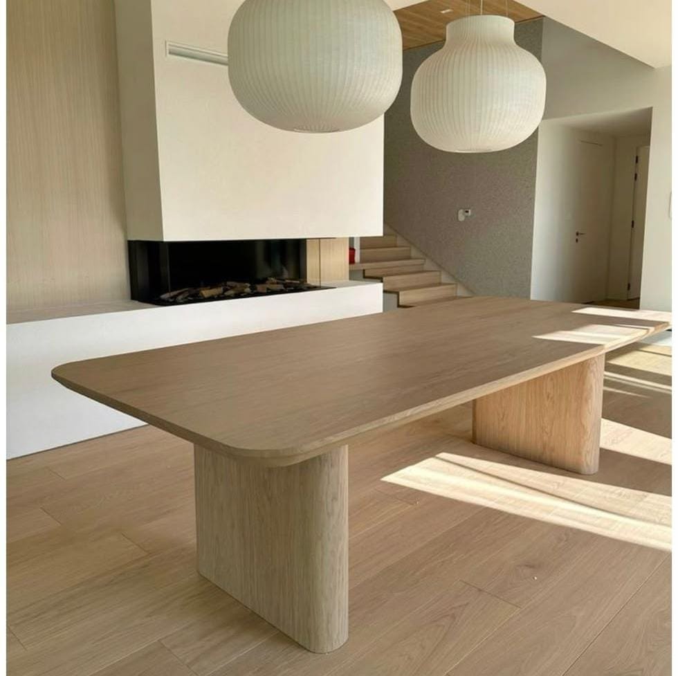 Mesa Roble Floreado Laqueado Natural — Patas Rectas